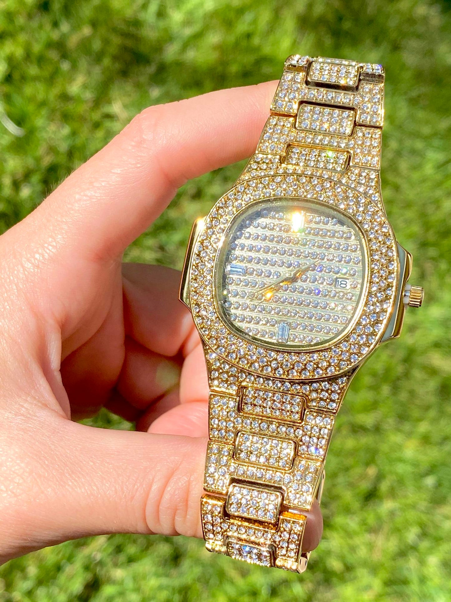 Gold iced-out watch with grid pavé dial and bracelet in gift box – luxury streetwear timepiece