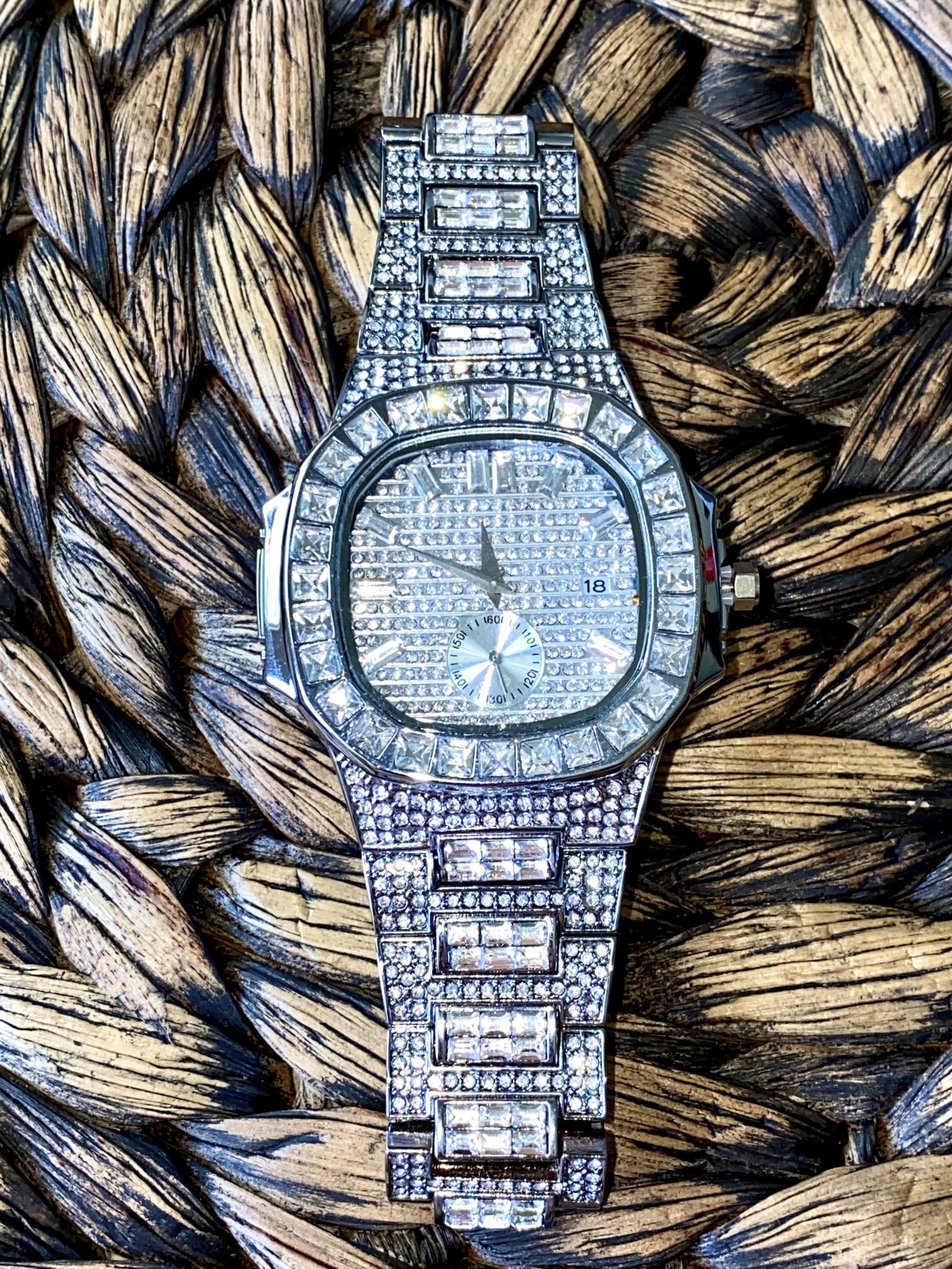 Luxury iced-out silver square watch with pavé dial and baguette bezel – platinum urban fashion